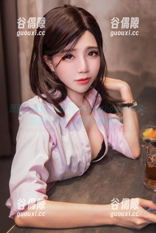 原图大放送！Sally Dorasnow的约尔·福杰红毛衣，驾驭冬季时尚！